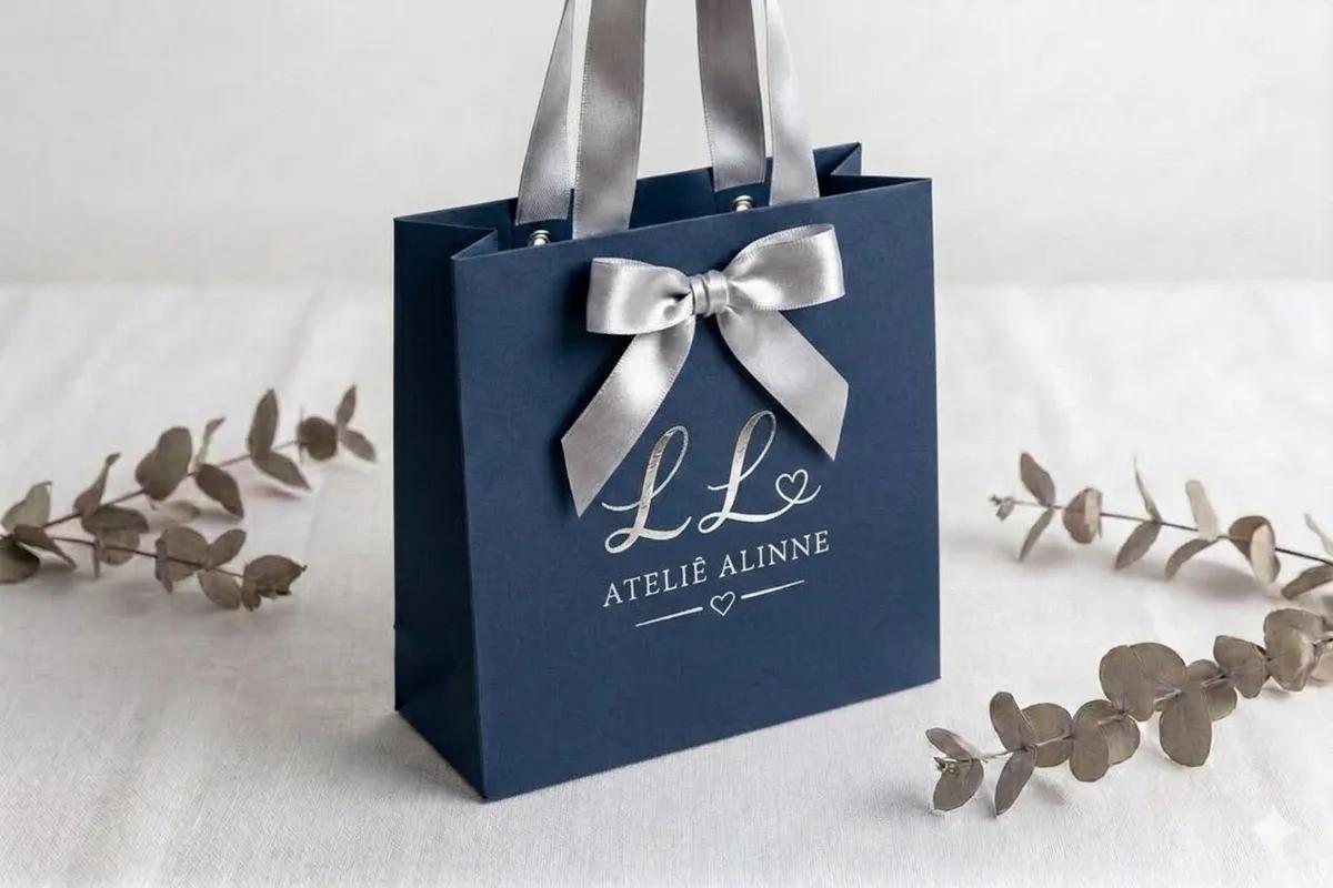 Sacola de Papel Colorida Personalizada – Metalizada Hot Stamping - Variação 6