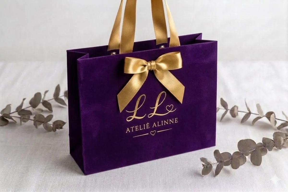 Sacola de Papel Colorida Personalizada – Metalizada Hot Stamping - Variação 5