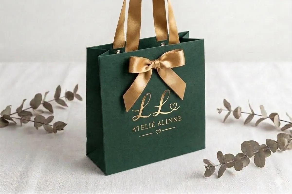 Sacola de Papel Colorida Personalizada – Metalizada Hot Stamping - Variação 2