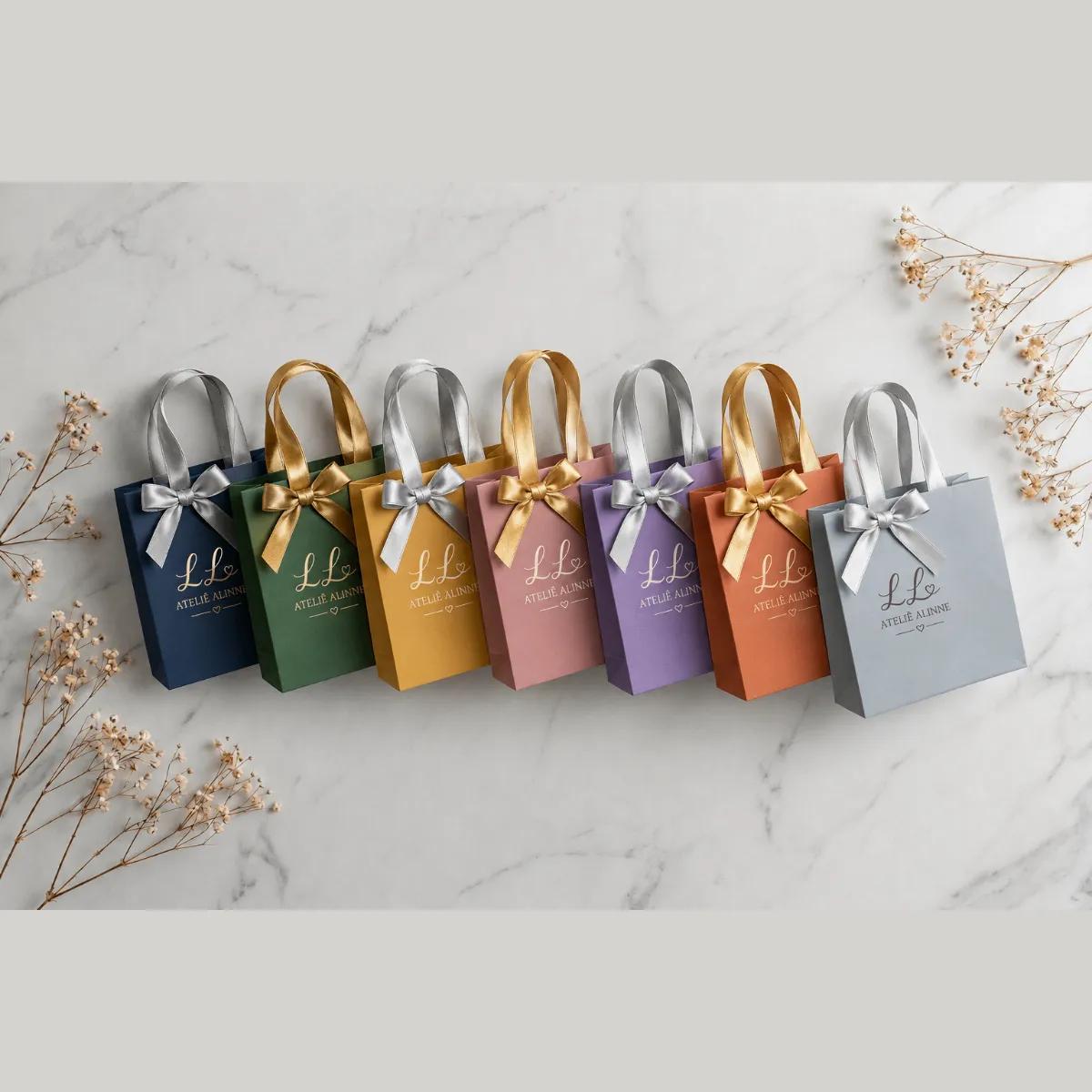 Sacola de Papel Colorida Personalizada – Metalizada Hot Stamping - Imagem 1