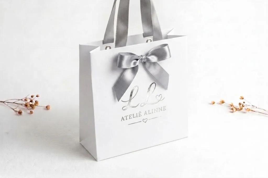 Sacola de Papel Branca Personalizada – Metalizada Hot Stamping - Variação 6