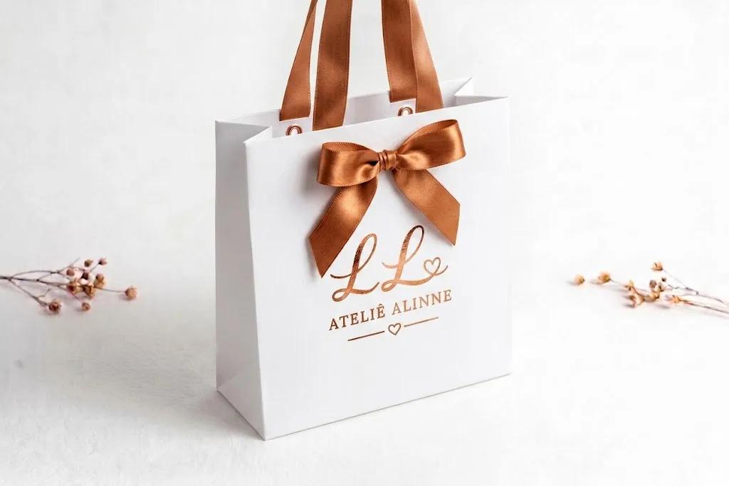 Sacola de Papel Branca Personalizada – Metalizada Hot Stamping - Variação 2